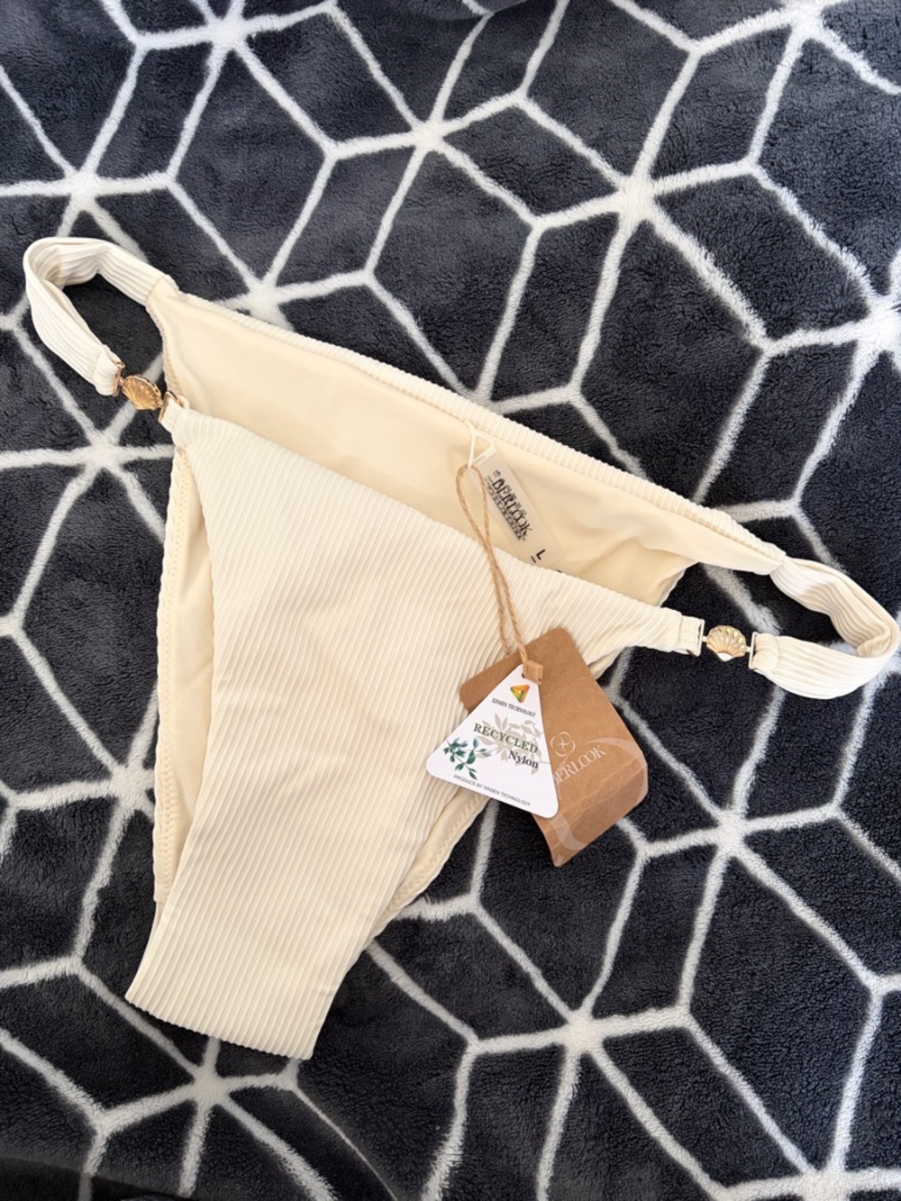 BERLOOK Off White Gold Shell Bikini - Picture 9 of 15